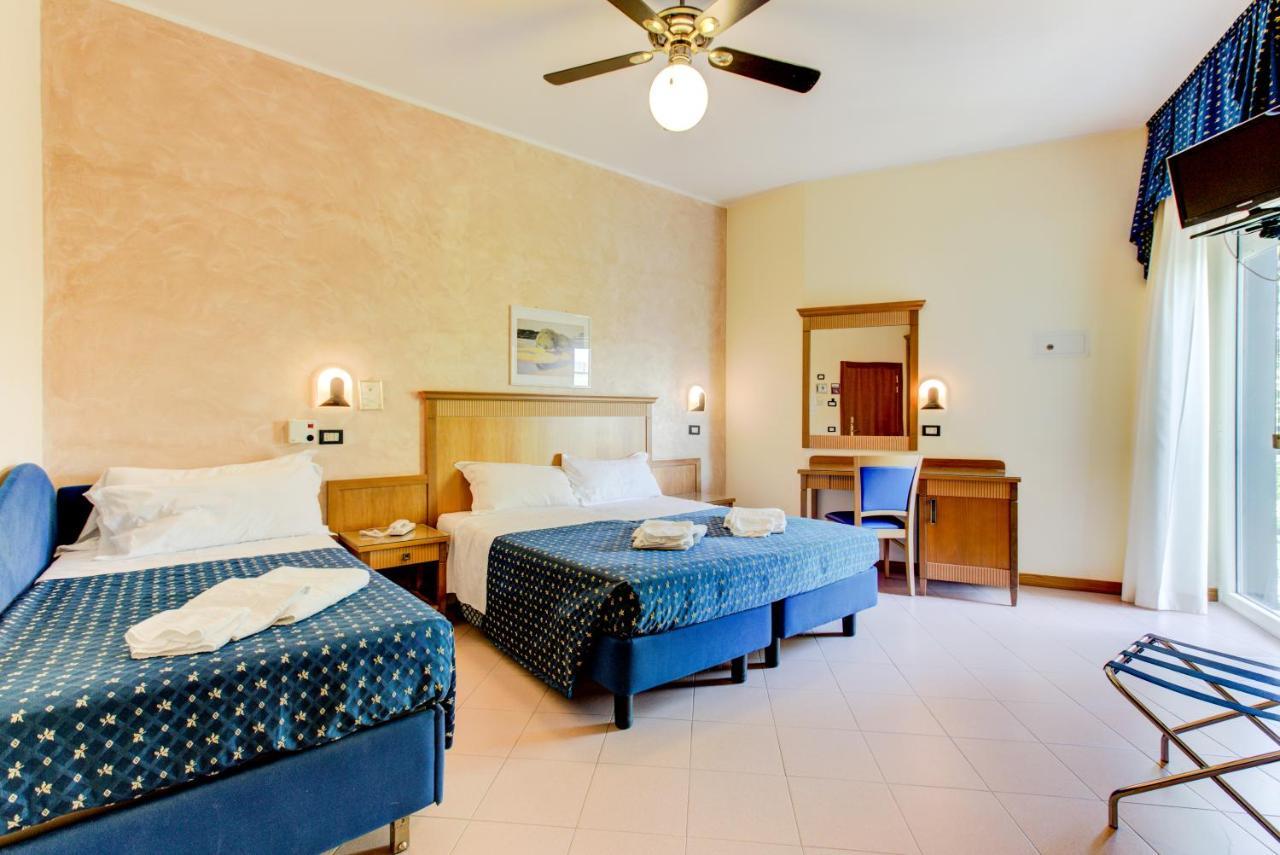 Hotel Verona Cesenatico Exterior photo