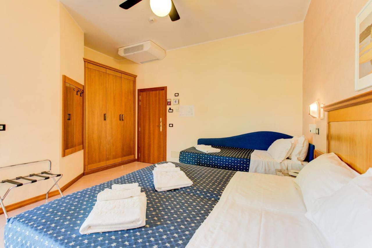 Hotel Verona Cesenatico Exterior photo
