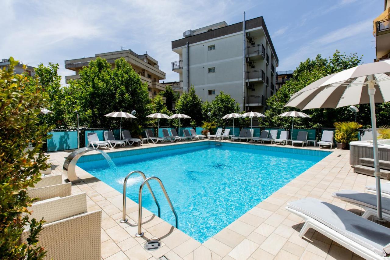 Hotel Verona Cesenatico Exterior photo