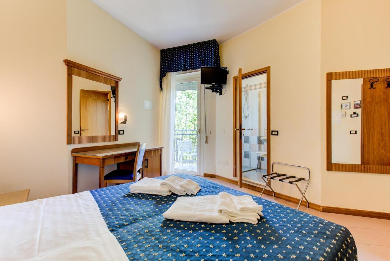 Hotel Verona Cesenatico Exterior photo