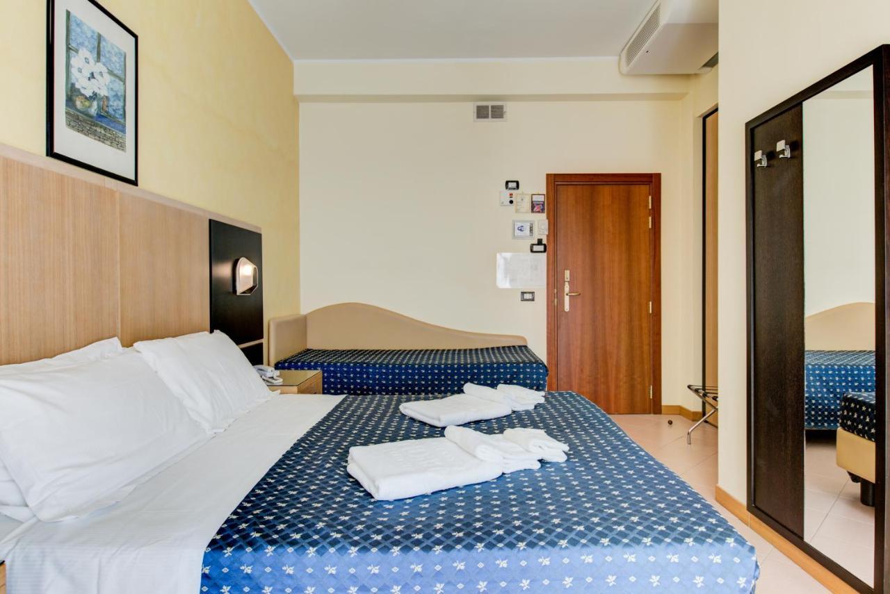 Hotel Verona Cesenatico Exterior photo